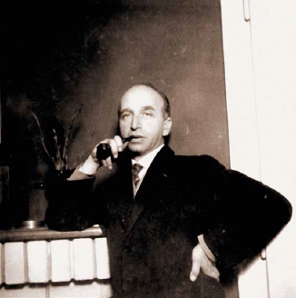 František Langer v bytě ve Slezské ulici v roce 1922. Autorem fotografie je Karel Čapek